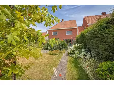 halfopen woning met veel potentieel in het rustige emelgem