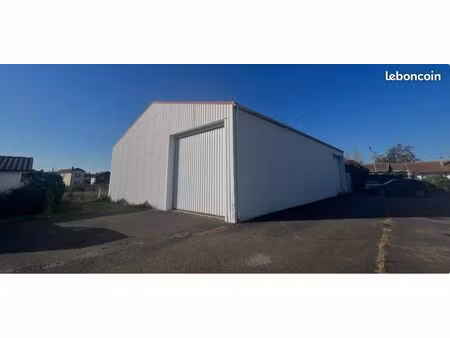 hangar 300m2