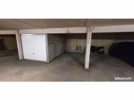 parking/box 1 pièce 15 m²