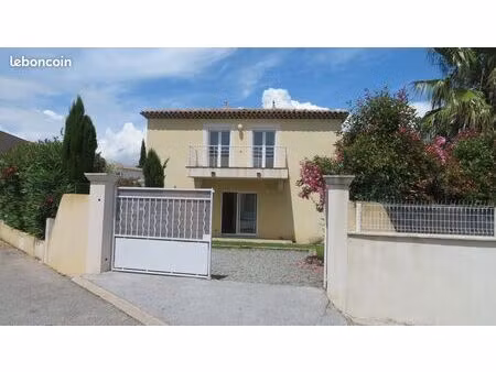 villa mitoyenne dans domaine privé sécurisé  4 chambres