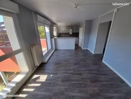 location d'un beau f3 rénové avec un grand balcon rue st exupéry secteur wehneck saint-avo