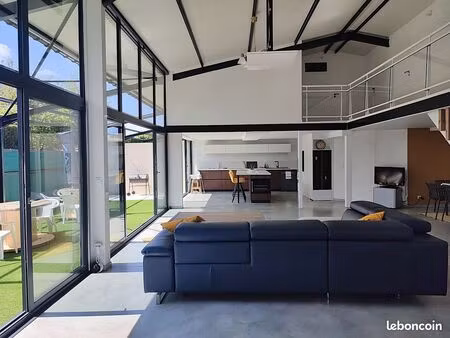 exceptionnel loft de 220m2  4 ch   garage  parking  terrasse