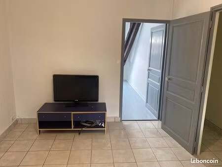 très joli 2p meublé
