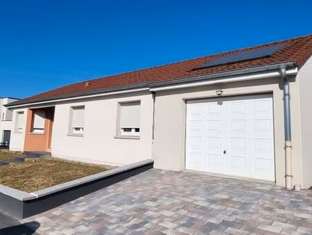 maison individuelle recente de plein pied sur les hauteurs de feves semecourt