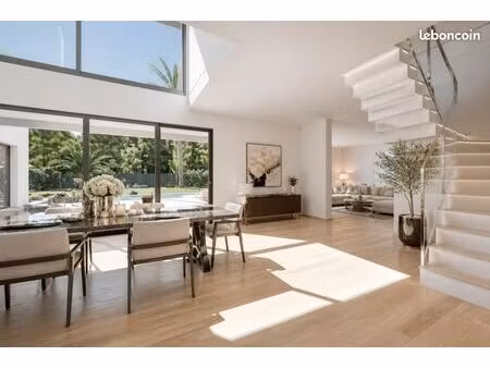 maison 8 pièces 270 m²