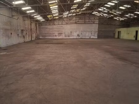 local commercial 1500 m2