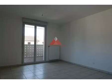 feyzin i t2 de 44 m² avec balcon et garage