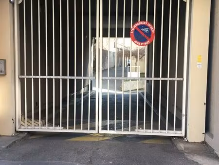 place de parking - 22/24 rue camille roy lyon 7