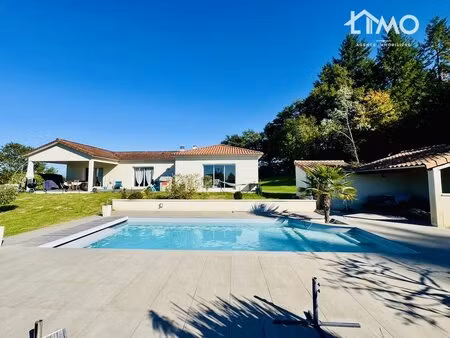 villa 8 pièces sur 19 725 m² de terrain