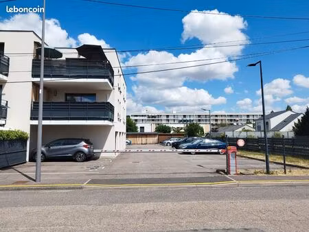 5 places de parking