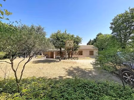villa t5 plain-pied 119 m²  terrain 1750 m²  4 chambres  garage   au calme   saint-maximin
