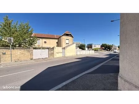 vends en lot ou séparément 2 maisons de ville mitoyennes avec jardins située dans un secte