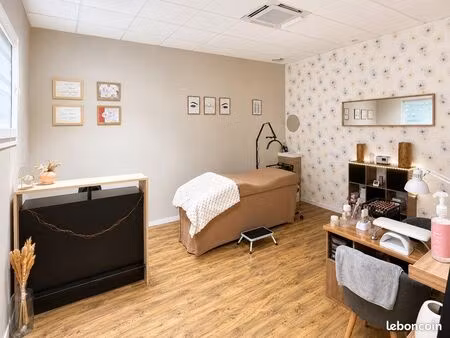 local professionnel 22 m² à louer – pornic (zone du chaudron) – climatisation – pmr – park
