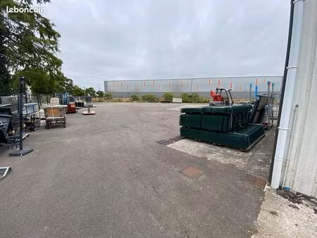local 1461 m² saint herblain