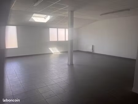 local commercial avec bureau
