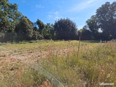 terrain constructible déjà viabilisé dans petit lotissement calme à noyalo