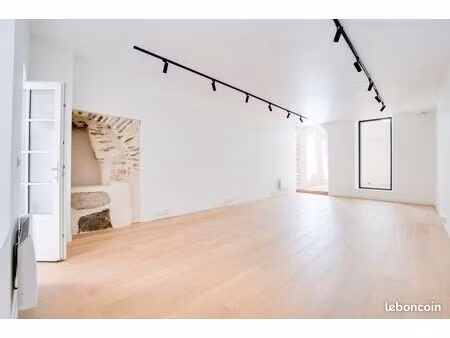 bureaux / locaux d’activité rénovés  pleins de charme  accès indépendant  avec courette