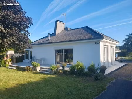 maison individuelle dans un parc