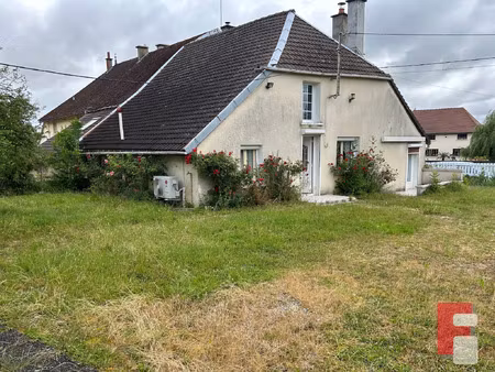 à rumilly-les-vaudes maison de plain-pied de 80 m2 sur 3 8
