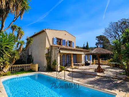 en exclusivité: maison de caractère au brusc dans un domaine