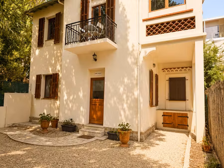 maison divisée en deux appartements centre-ville de vence