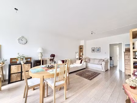 appartement à louer à avenue van sever 84 wezembeek-oppem (vbe51815)