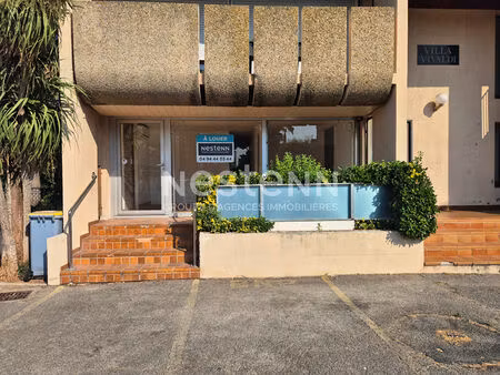 local commercial 30m2  à louer  proche lycée st exupéry  saint raphael