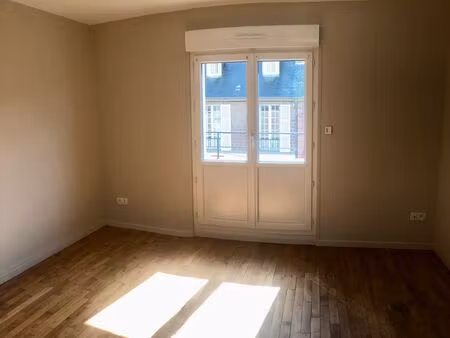 appartement 3 pièces 51 m2 centre-ville torigny-les-villes