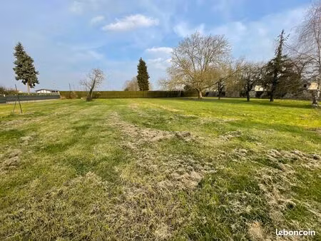 terrain 2072m² baron