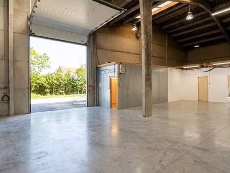 hangar 200m² + 50m² de bureaux donnant sur la route nationale à annequin