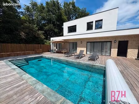 propriété 7 pièces 223 m²