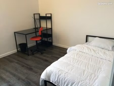 chambre dans grand appartement à compiègne