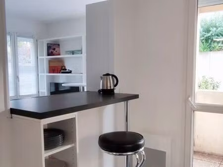 grand studio meublé  terrasse  box privé  accès sécurisé