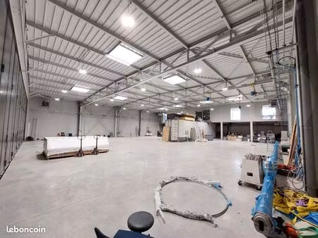 local 730 m²