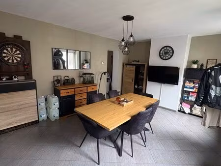 maison de ville rénovée – 2 chambres + bureau – jardin – cave