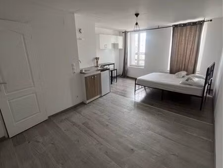 studio équipé et fonctionnel en plein centre