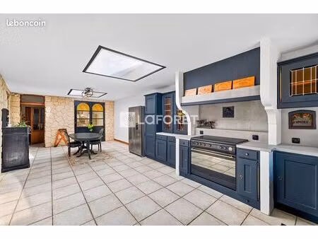 maison 8 pièces 256 m²