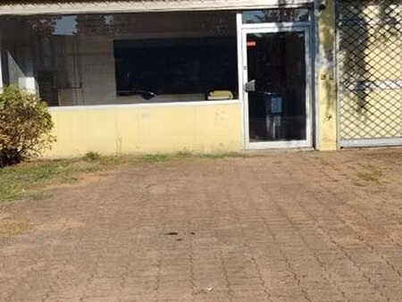 location local commercial