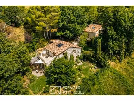 hameau de charme rénové dans un environnement naturel