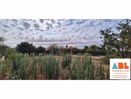 terrain 619m²