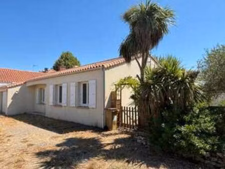 vente maison à grues (85580) : à vendre / 75m² grues