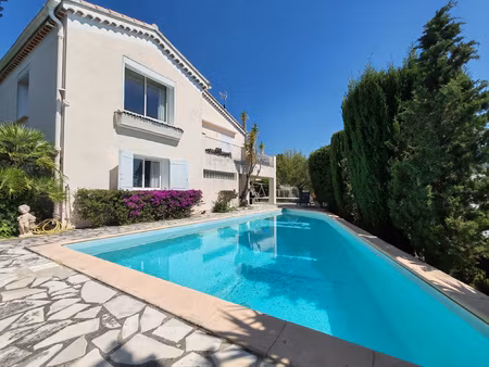 villa avec vue panoramique proche du centre de la valette