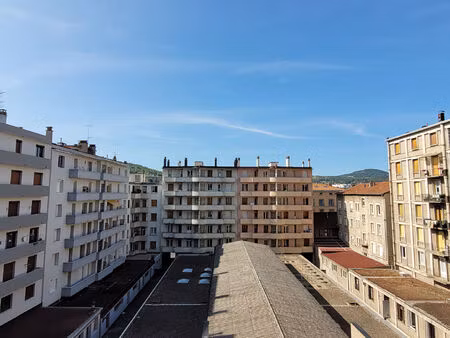 appart f5 avec ascenseur à 50 m de la place michelet