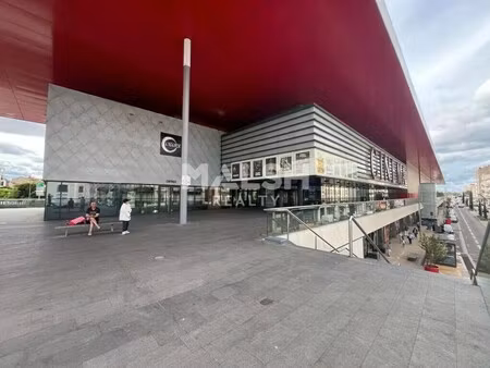 location commerce roanne 42300 489m²