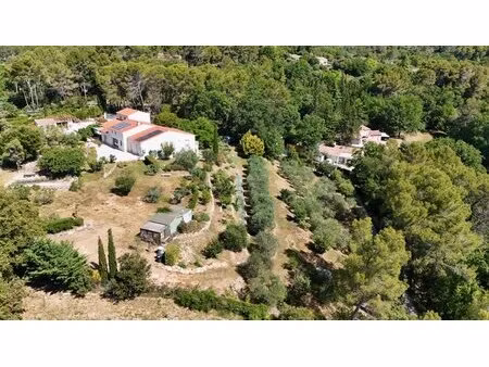 propriété d'exception de plus de 300 m² habitables avec dépendances  oliveraie et piscine 