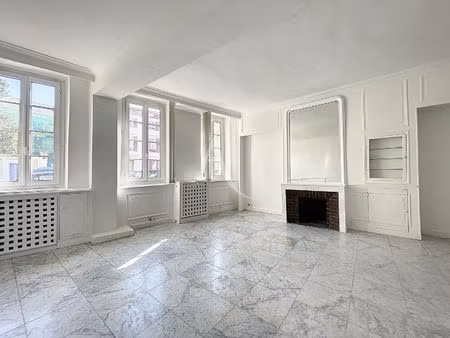 maison de ville 6 pièces de 102.02 m² - centre-ville de saint-germain-en-laye