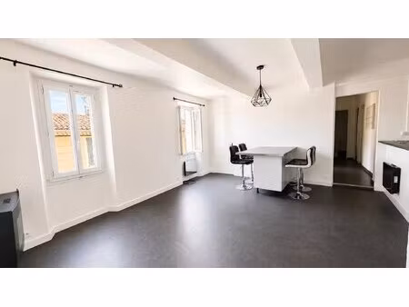 à louer – duplex rénové au cœur de pourrières – disponible immédiatement !