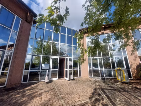 bureaux climatisés 65 m2 avec parking à limas - sortie a6 s