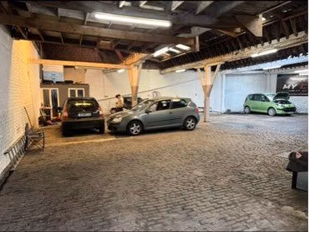 local hangar entrepôt