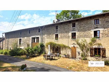 ancien corps de ferme de caractère aménagé en chambres d'hôt